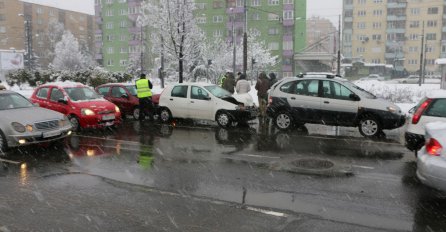 FOTO: Udes na Čengić Vili, vozači oprez