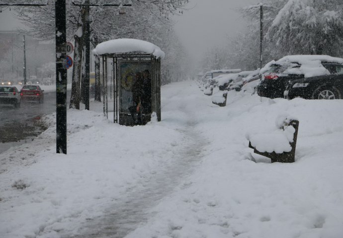 FOTO: Veliki problemi za pješake u Sarajevu