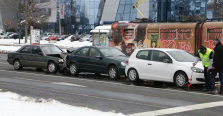 Saobraćajna nesreća u Sarajevu: Povrijeđene tri osobe