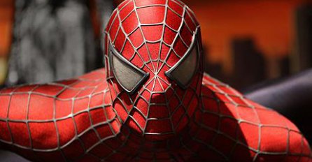 Spider Man obasipa dobrotom beskućnike u stvarnom životu -  pogledajte video!