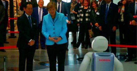 Angela Merkel razgovarala s robotom Asimom