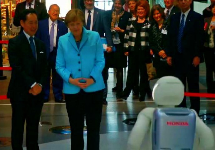 Angela Merkel razgovarala s robotom Asimom