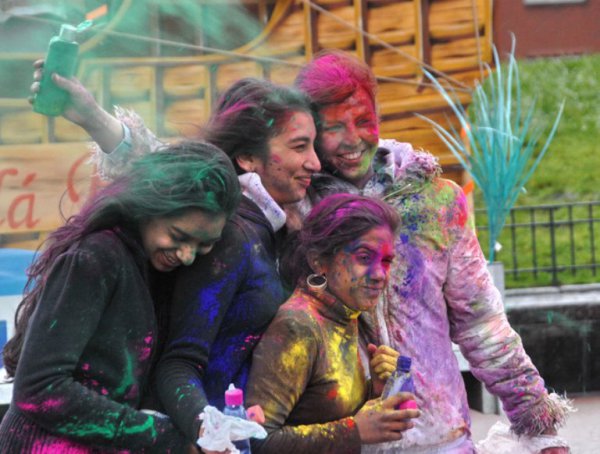 holi