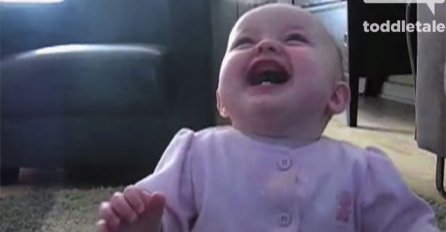 Smijeh kod ove bebe je definitivno najbolji lijek za dušu!
