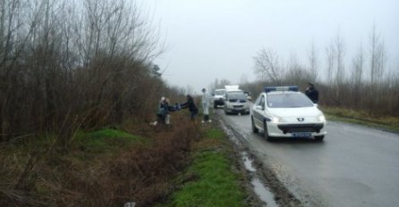 Dvostruko ubistvo: Stao da pomogne taksisti, izrešetali ga i oteli mu auto