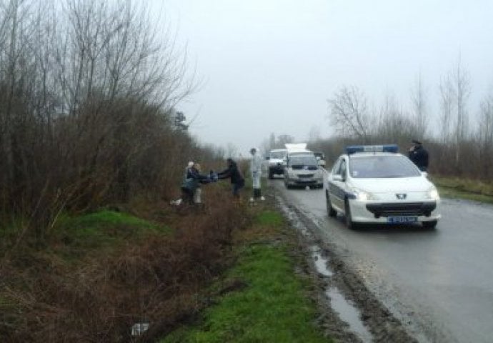 Dvostruko ubistvo: Stao da pomogne taksisti, izrešetali ga i oteli mu auto