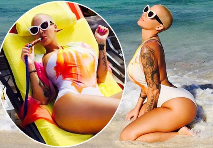 Amber Rose svoje obožavatelje "počastila" seksi fotkom