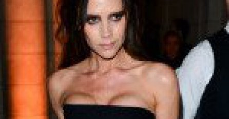Victoria Beckham u haljini sa povećim dekolteom