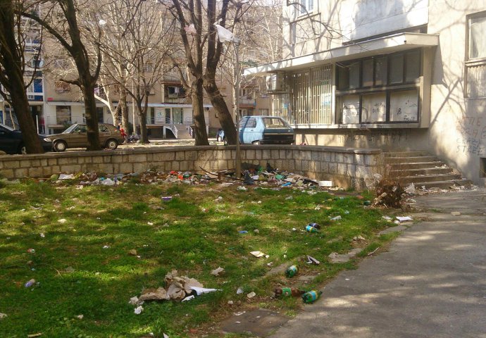 Nekada najljepši grad: Mostarske ulice zatrpane smećem!