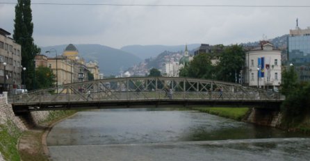 Stariji muškarac pao sa mosta u Miljacku