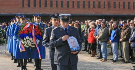 Novi Sad: Sahranjeni major Omer Mehić i kopilot Milovan Đukarić