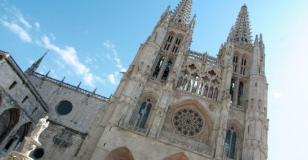 Uhapšen sveštenik koji je izveo 13 egzorcizama na anoreksičnoj tinejdžerki