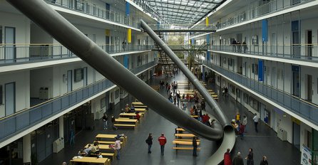 Univerzitet u Minhenu umjesto stepenica ima tobogane