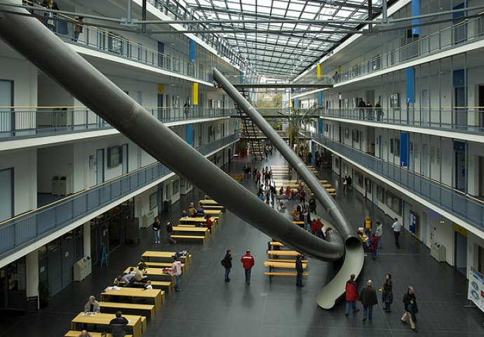Univerzitet u Minhenu umjesto stepenica ima tobogane