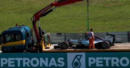 Mercedesi ponovo na vrhu: Hamilton najbrži, uz dosta problema