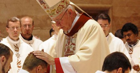 Katolički svećenik probudio se iz kome duge 17 mjeseci, a onda primio islam nakon što je vidio Džennet 