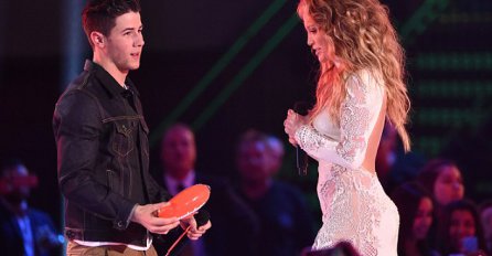 Jennifer Lopez izgleda savršeno i više nije sama