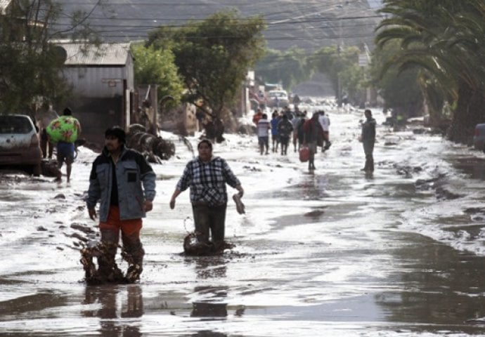 Poplave u Čileu: Poginulo 18, a nestalo 49 osoba