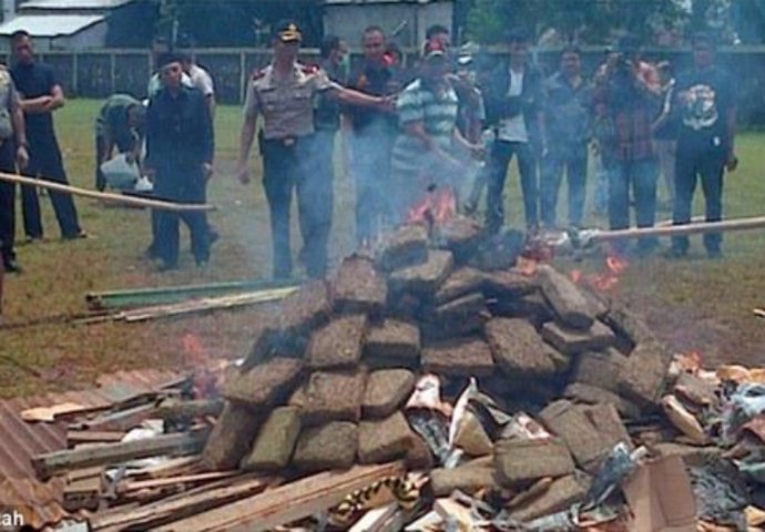 URNEBESNO: Cijeli grad hodao "napušen" i to policijskom greškom