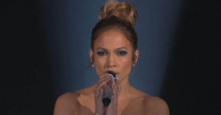 Raskošni scenski kostim Jennifer Lopez oduševio na "American Idolu"
