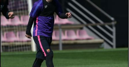 I dalje me boli, ali nadam se da ću uskoro pomoći Barceloni