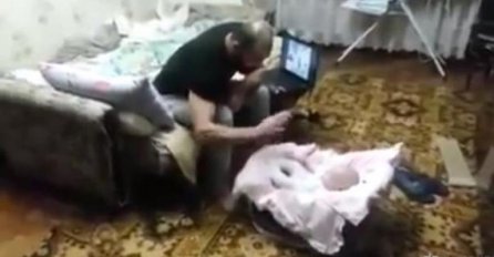 Dirljivo: Otac je "udarao" bebu, a zatim se pojavila ova brižna mačka