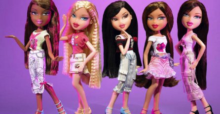 Acetonom skinula fabričku šminku sa lutkica svoje kćerke. Krajnji rezultat će vas oduševiti!