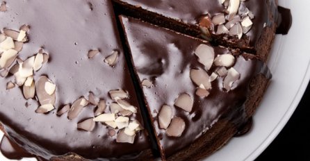 Torta Elizabet Tejlor: Čokoladni san koji će zadovoljiti svačiji ukus!