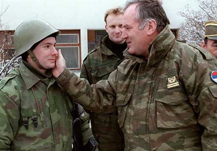 Tjelohranitelj zločinca Ratka Mladića se zove Emir J. i strah ga je doći u BiH