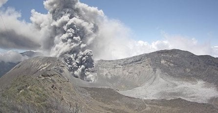 Erupcija vulkana: Užareno kamenje i pepeo zasuli glavni grad