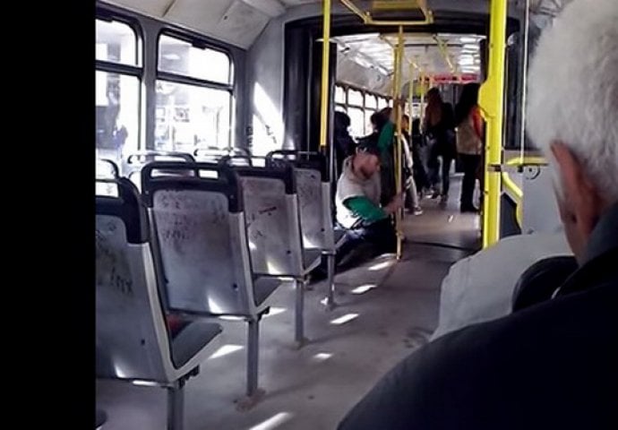 VIDEO: Putnici ušli u tramvaj u Sarajevu, a ono što su unutra vidjeli dugo neće moći zaboraviti