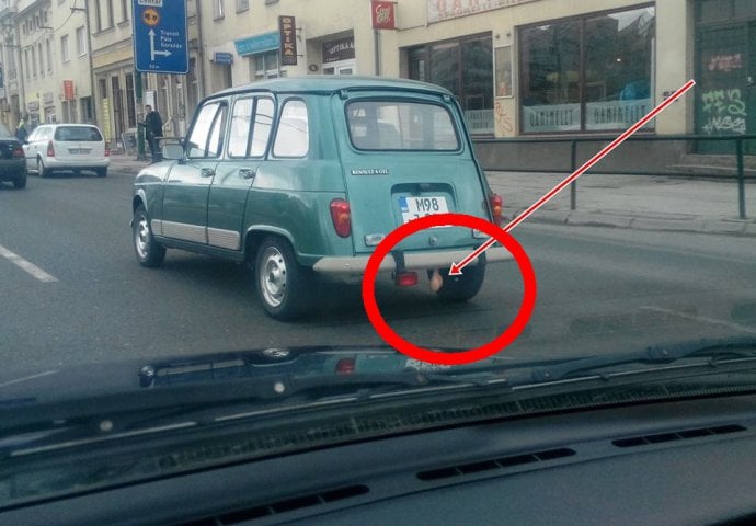 Ova je fotografija iz Sarajeva preplavila internet: Šta je to na automobilu?