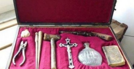 OGLAS: Prodajem set protiv DEMONI i VAMPIRI, za unišćavanje istih!