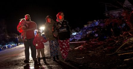 Tornado poharao središte Illinoisa