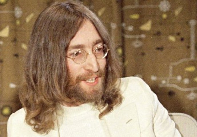U omotu ploče pronašao Lennonovo pismo upućeno britanskoj kraljici