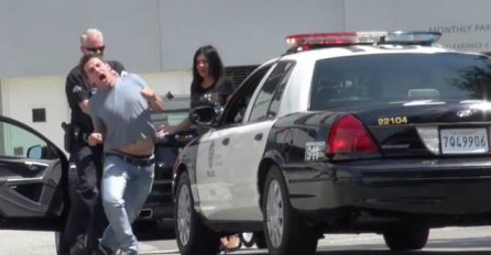 Ovom skrivenom kamerom je izludio svoju majku. Pogledajte šta je jadna žena doživjela!