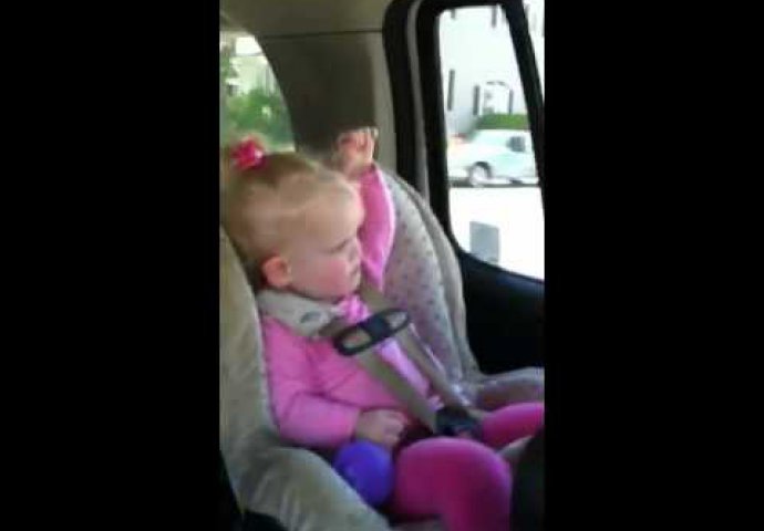 Pogledajte ovu djevojčicu i njeno preslatko "đuskanje"