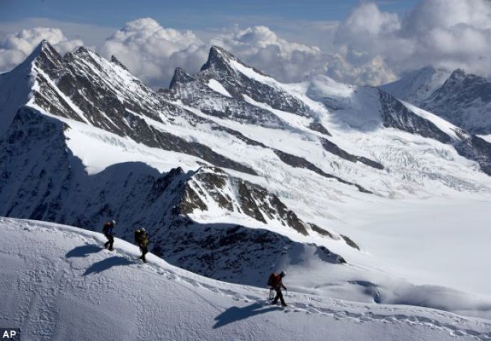 Lavina u švicarskim Alpama usmrtila dvojicu skijaša