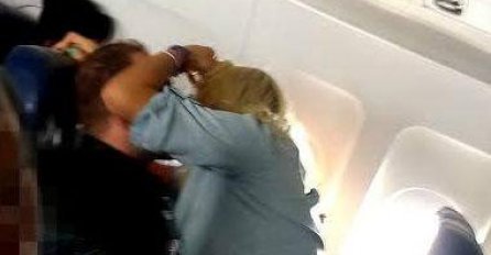 Pogledajte fotografije neotesanih putnika koji nemaju nimalo stida!