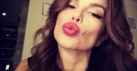 Severina počastila fanove: Vrući 'selfi' iz kupatila na oduševljenje mnogih