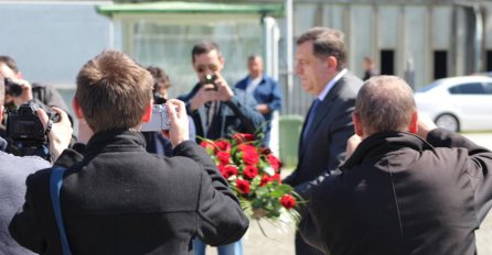 Dodik položio cvijeće u Potočarima