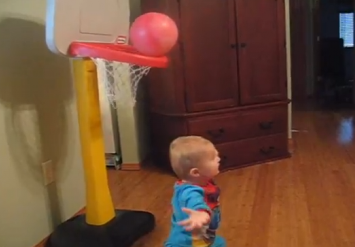 Šta će ova beba biti kad poraste? Pogledajte video i uvjerite se u njen izbor!