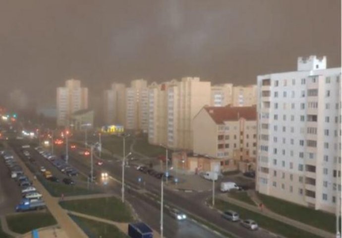  VIDEO: Zastrašujuća oluja donijela totalno zamračenje kao da je Sudnji dan