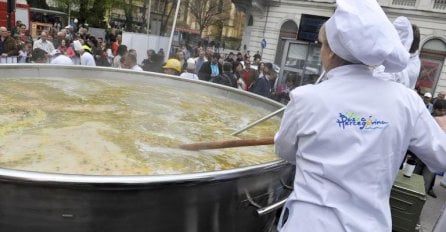 Oboren Guinnessov rekord u Sarajevu: Napravljena najveća begova čorba na svijetu