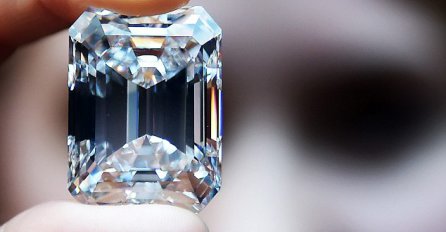 "Besprijekoran" 100 karatni dijamant prodan na aukciji za 22.1 million dolara