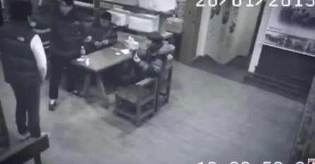 ŽENA MAČKA: Djevojka pretukla tri nasilnika u restoranu