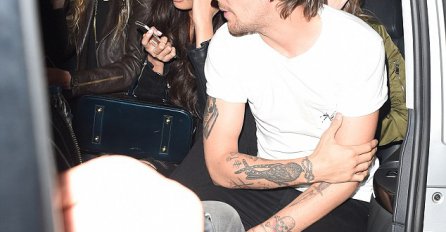 Louis Tomlinson iz One Direction je uslikan sa sumnjivim "cigaretama"