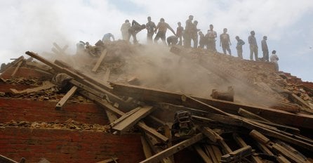 (VIDEO) Objavljeni prvi snimci razornog zemljotresa: Pogledajte kako se danas tresao Nepal!