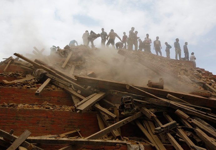 (VIDEO) Objavljeni prvi snimci razornog zemljotresa: Pogledajte kako se danas tresao Nepal!