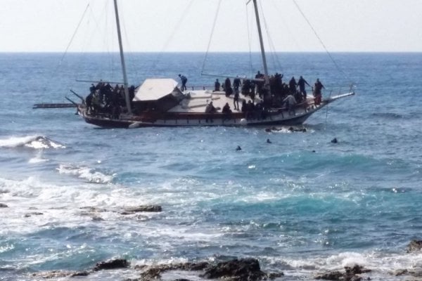 rhodes-migrant-boat-sinking-01